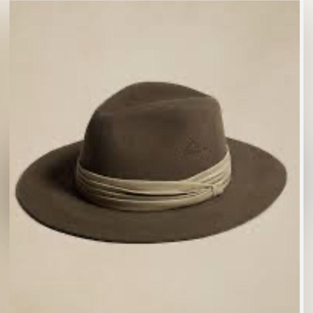 NWT Hampui Hats sold by Banana Republic 💯 Wool